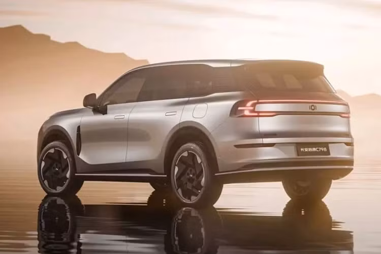 Hiện tại giá xe Changan Nevo có A07 2025 chưa công bố, nhưng đã có những biến thể A05, Q05 và E07 trên thị trường chạy hoàn toàn bằng điện, hybrid cắm điện và mở rộng phạm vi. Liệu Nevo C798 có thể thúc đẩy doanh số bán hàng của thương hiệu này hơn nữa không?