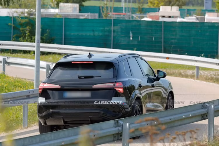 Theo Carscoops, Audi Q3 nhiều khả năng sẽ có cùng các tùy chọn động cơ với Volkswagen Tiguan và Cupra Terramar, những mẫu xe xây dựng trên nền tảng MQB.