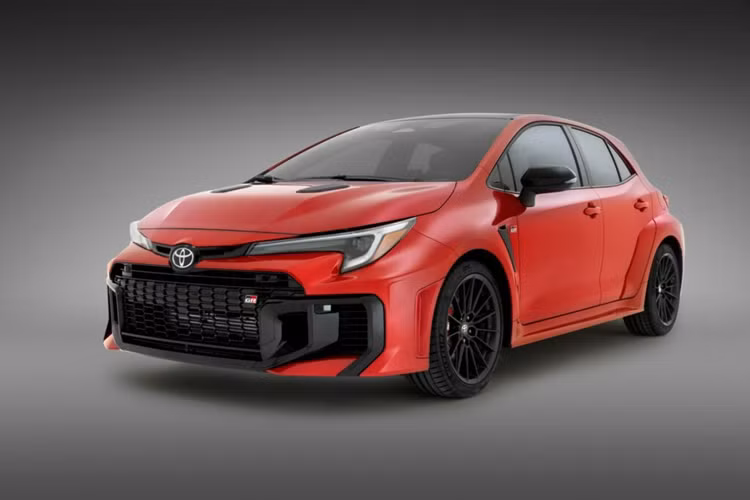  Toyota GR Corolla 2025 mới đã được trình làng với nâng cấp ấn tượng nhất chính trang bị hộp số tự động 8 cấp, từ đây sẽ giúp mở rộng sức hấp dẫn của chiếc hot hatchback mạnh mẽ.