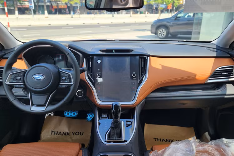 Với dòng xe Subaru Forester, trong tháng 8 này, xe đang được hãng hỗ trợ lệ phí trước bạ với giá trị 50 triệu đồng ở bản 2.0 iL, 110 triệu đồng ở bản 2.0 iL EyeSight và 140 triệu đồng ở bản 2.0 iS EyeSight. Giá bán sau ưu đãi của dòng SUV cỡ C này giảm xuống còn từ 919 triệu đến 1,059 tỷ đồng.