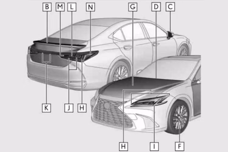 Phía đuôi xe có huy hiệu ES 300h cho thấy xe có thể vẫn được trang bị hệ truyền động hybrid cũ là sự kết hợp của động cơ 2.5L 4 xy-lanh với mô tơ điện. cho tổng công suất 215 mã lực.