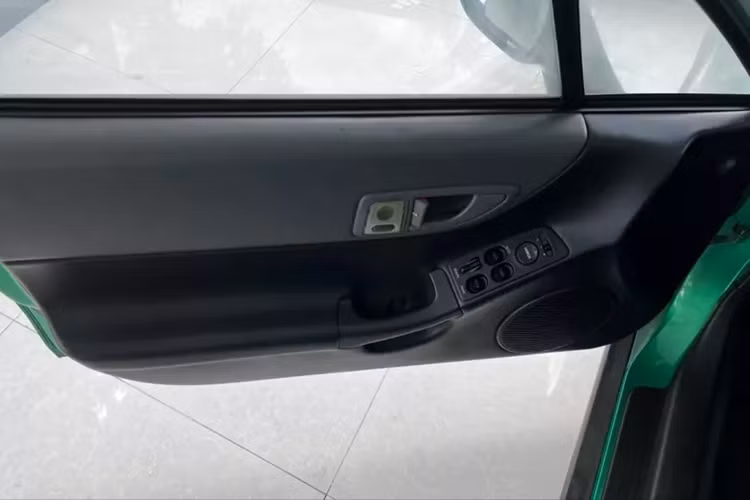 Del Sol trong tiếng Tây Ban Nha có nghĩa là mặt trời, và ám chỉ đến phần mui xe mở. Hầu hết các xe del Sol đều được trang bị mui nhôm nặng 11 kg có thể tháo rời thủ công và cất vào khung bản lề trong cốp xe, chỉ chiếm 62 L không gian cốp xe. Một tùy chọn có sẵn tại Nhật Bản và Châu Âu là TransTop, một cơ chế điện giúp thu mui targa vào cốp xe chỉ bằng một nút bấm.