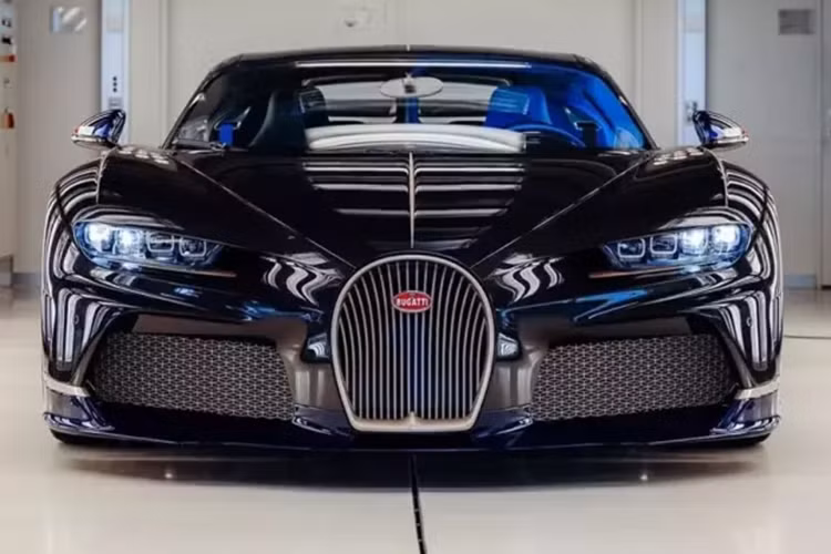  Bugatti Chiron Super Sport giới hạn 60 xe trên toàn cầu, đi kèm mức giá bán 3,9 triệu đô la (khoảng 90 tỷ đồng), cao hơn 1,3 triệu đô la so với bản tiêu chuẩn và ước tính trên 20 xe đang có mặt tại châu Á, tuy nhiên, 1 đại gia Thái Lan đã chơi lớn, khi tùy chọn 1 độc phẩm có 1 không 2 trên thế giới.