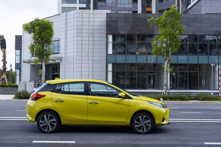 Việc Toyota Yaris ngừng bán tại Việt Nam là điều không quá bất ngờ trong bối cảnh phân khúc xe hatchback tại Việt Nam đang dần suy giảm sức hút. Sự xuất hiện ngày càng phổ biến của dòng CUV/SUV cỡ nhỏ mang đến nhiều lựa chọn hơn cho người tiêu dùng Việt Nam.