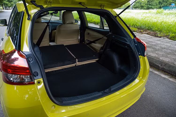 Trên thực tế, tin đồn về việc Yaris khai tử tại Việt Nam đã xuất hiện từ khoảng tháng 8 năm ngoái – thời điểm mẫu Yaris Cross sắp ra mắt. Với thiết kế trẻ trung cùng hàng loạt trang bị hiện đại, mẫu CUV cỡ B này được xem như là “người kế vị” hoàn hảo của Toyota Yaris.