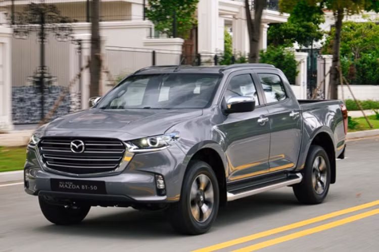  Mazda BT-50 Từ đầu tháng 5, website của Mazda Việt Nam không còn xuất hiện mẫu bán tải BT-50 trong danh mục sản phẩm. Hiện tại, hãng Nhật chỉ còn 9 mẫu xe, bao gồm các mẫu sedan và crossover thuộc phân khúc B, C, D.