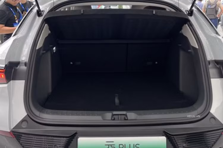 Bản Standard Range sẽ được trang bị bộ pin 49,92 kWh cho phạm vi di chuyển tối đa 410 km. Trong khi đó, bản Extended Range được trang bị bộ pin 60,48 kWh cho tầm vận hành tối đa lên đến 480 km sau mỗi lần sạc đầy.