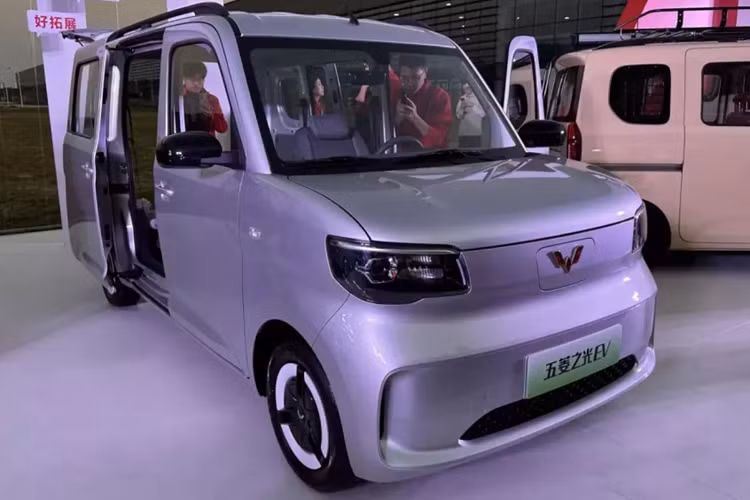 Liên doanh Trung Quốc SAIC-GM-Wuling (SGMW) của GM đã cho ra mắt xe Wuling Zhiguang EV 2025 mới được thiết kế cho mục đích đi lại cá nhân và thương mại. Đây là chiếc xe nhỏ gọn dài 3,6 mét với cửa trượt phía sau, bốn chỗ ngồi, động cơ điện 30 kW và bộ pin LFP 17,6 kWh. Xe sẽ sớm có mặt trên thị trường.