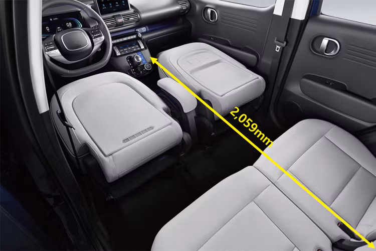 Hiện tại, Hyundai Casper bản xăng đang có kích thước dài x rộng x cao lần lượt là 3.595 x 1.595 x 1.575 mm, chiều dài cơ sở 2.400 mm.