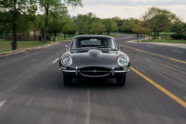 Hãng độ cho biết ý định điện khí hóa Jaguar E-Type được bắt nguồn từ vấn đề các mẫu xe xăng tiêu chuẩn thường xuyên yêu cầu phải bảo dưỡng, sửa chữa nhiều để duy trì hoạt động trơn tru.