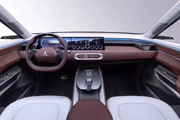 Riêng cột C của Mitsubishi DST Concept được trang trí bằng những nẹp mạ crôm nằm ngang. Trong khi đó, cụm đèn hậu có thiết kế hình chữ "T" tương tự đèn pha và gợi nhớ đến Mitsubishi Xforce.
