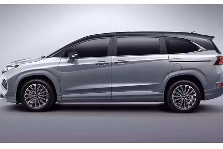 Ở phần đầu xe MPV Hyundai Custin 2025, lưới tản hình kim cương đặc trưng vẫn được giữ lại nhưng các chi tiết bên trong đã được thay đổi, kết hợp với phần ốp chorme sáng bóng, nổi bật. Bên cạnh đó là cụm đèn pha nối liền với lưới tản nhiệt. Phong cách này được Hyundai áp dụng trên nhiều mẫu xe của thương hiệu, tiêu biểu như Tucson hay Santa Cruz.