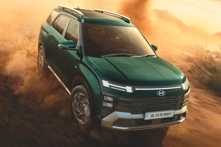 Hãng xe Hàn Quốc Hyundai mới đây đã hé lộ một số hình ảnh đầu tiên về mẫu CUV Alcazar. Mẫu xe Hyundai Alcazar thế hệ mới sẽ được bán chủ yếu tại thị trường Ấn Độ, xếp dưới Tucson trong dải sản phẩm của thương hiệu và được coi như là phiên bản kéo dài của Creta.