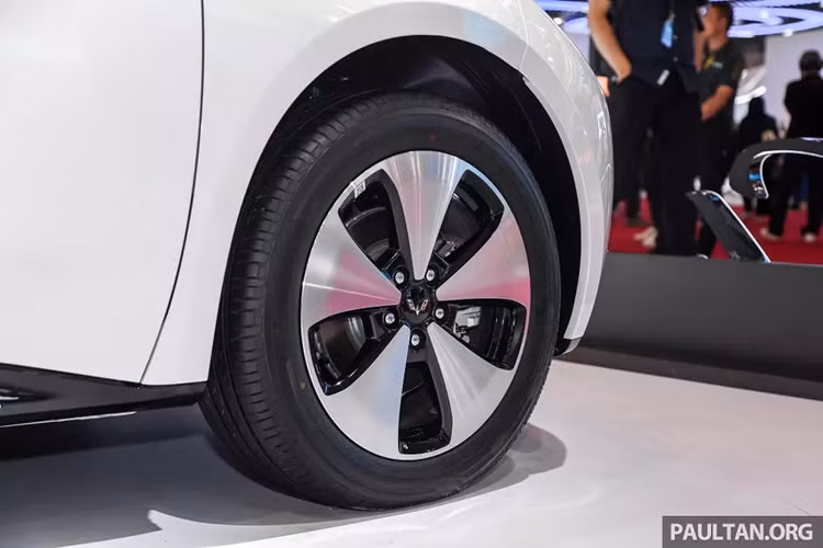 Cloud EV là mẫu ôtô điện thứ ba mà hãng Wuling hiện đang bán ở thị trường Indonesia, sau AirEV và BinguoEV. Cũng như 2 người anh em cùng thương hiệu, Wuling Cloud EV chạy điện được lắp ráp tại nhà máy ở khu công nghiệp Cikarang thuộc thành phố Bekasi, tỉnh Tây Java, Indonesia, thay vì nhập khẩu nguyên chiếc từ Trung Quốc.