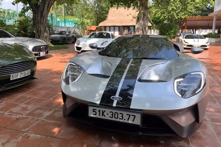 Ngoài ra còn có Mercedes-AMG GT R từng của Cường Đô-la, Mercedes-AMG GT R Pro mua mới, Ferrari 488 Pista Spider, Aston Martin Vantage 007 Edition bản số sàn chỉ có 25 chiếc sản xuất,Aston Martin Vantage F1 Edition, Aston Martin DBX707...