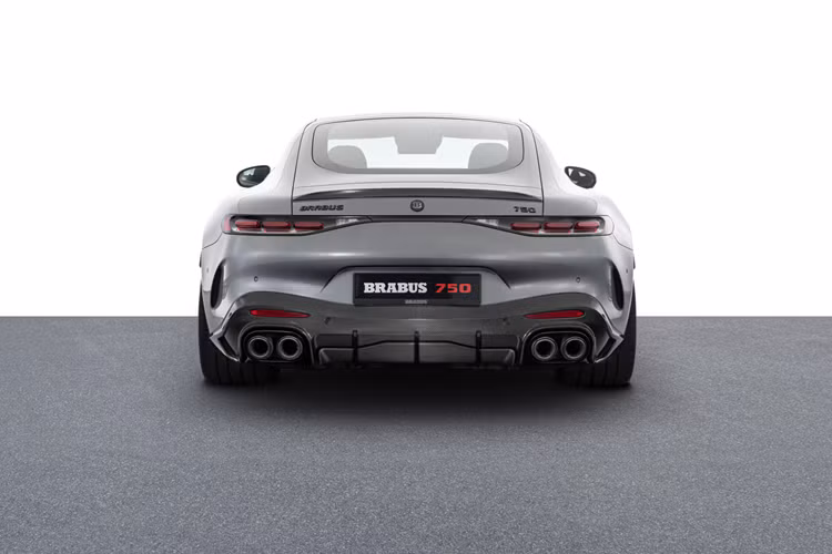Đối với những khách hàng yêu thích gói độ này, thương hiệu Brabus cũng cung cấp các tùy chọn cá nhân hóa cho chiếc xe độ. Đối với chiếc xe độ sẵn có, mức giá xe Brabus 750 bán ra từ 318,431 Euro.