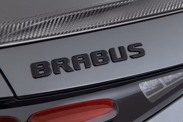 Gói nâng cấp của Brabus dành cho GT 63 cũng bao gồm nhiều tùy chọn mâm xe cao cấp được thiết kế riêng. Chiếc xe được trang bị thiết kế 10 chấu BRABUS Monoblock Z “PLATINUM EDITION” với kích thước 10,5Jx21 ở trục trước và 12Jx22 ở trục sau.
