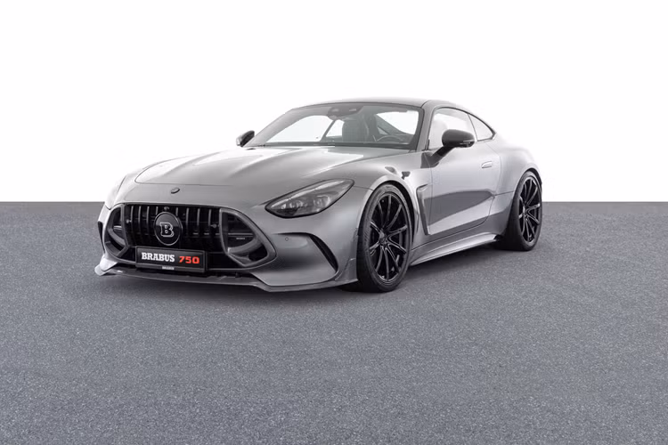 Đối với phiên bản độ Brabus 750 hiệu năng cao này, các chuyên gia về động cơ của Brabus đã phát triển bản nâng cấp hiệu suất Brabus PowerXtra B40S-750 cho động cơ V8 tăng áp kép bốn lít hai cửa.