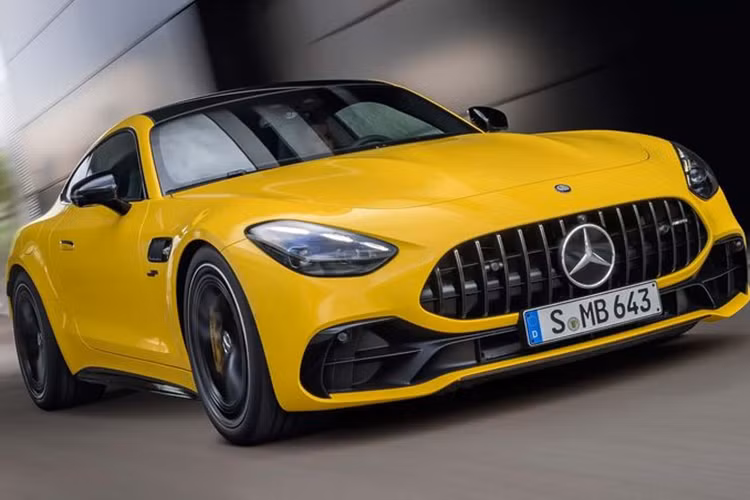 Ở trên mẫu coupe vừa ra mắt, khối động cơ này có công suất là 416 mã lực và 500Nm mô-men xoắn. Mercedes-Benz còn bổ sung cho AMG GT43 một cụm mô-tơ điện, giúp tăng công suất tạm thời lên 430 mã lực.