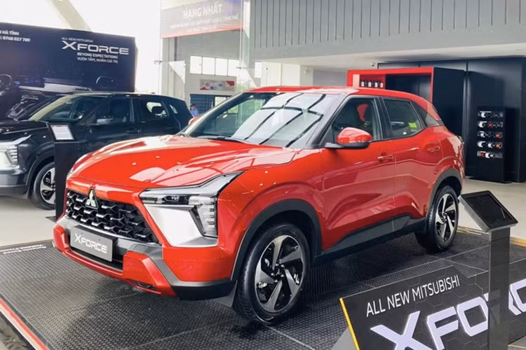Việc các đại lý "xả" lô xe VIN 2023 có thể giúp Xforce gia tăng khoảng cách với "đồng hương" Nhật Bản trong 1-2 tháng tới đây. Dẫu vậy, Yaris Cross vẫn có cơ hội vượt qua Xforce, nếu được áp dụng các chương trình khuyến mại hấp dẫn.