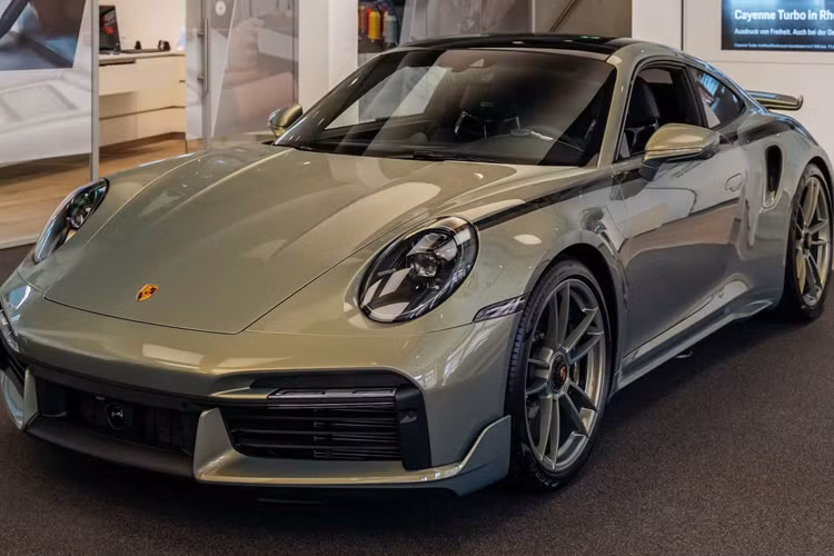 Manufaktur ra mat Porsche 911 Turbo S son “Urban Bamboo” sieu dat