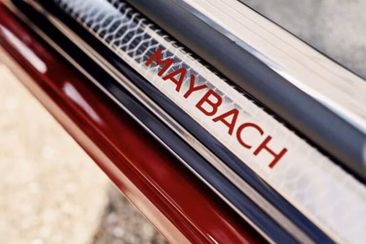 Dưới nắp ca-pô của chiếc Maybach S680 là động cơ V12 tăng áp kép 6.0 lít, sản sinh công suất 603 mã lực và mô-men xoắn 900 Nm.