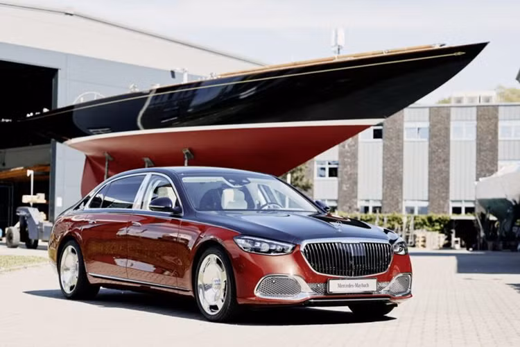 Vẫn giữ nguyên hình ảnh sang trọng và bóng bẩy đặc trưng, tuy nhiên, chiếc Mercedes-Maybach S680 độc nhất vô nhị được cá nhân hóa bằng các chi tiết lấy cảm hứng từ chiếc du thuyền Sphinx sản xuất năm 1939, tạo nên chất riêng mang hơi hướng cổ điển, quý tộc.