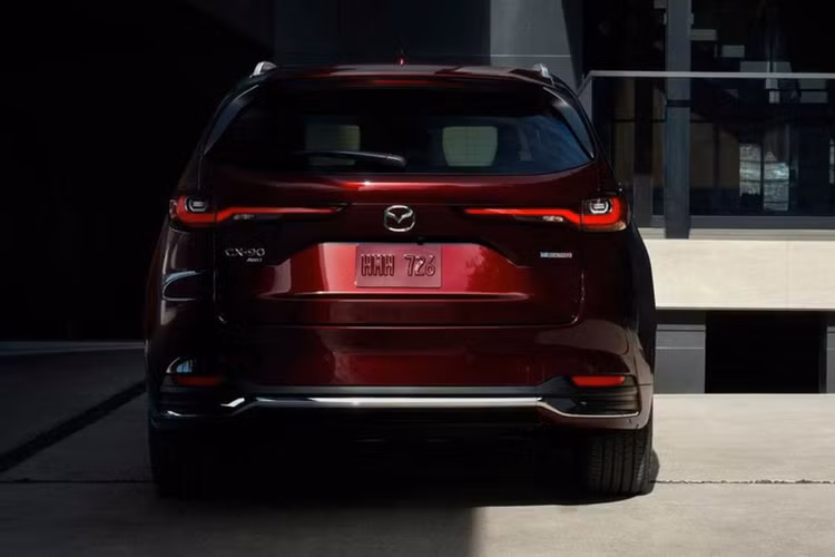 Xe được trang bị động cơ 6 xi-lanh tăng áp, dung tích 3.3L, sản sinh công suất 284 mã lực và mô-men xoắn 450 Nm. Đi kèm với đó là hộp số tự động 8 cấp và hệ dẫn động bốn bánh toàn thời gian.