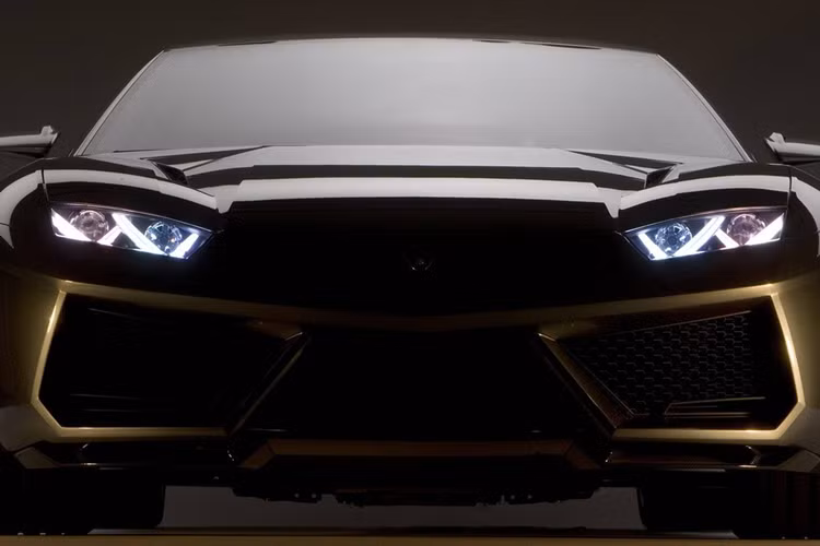 Tại thời điểm năm 2008, Lamborghini từng cho biết hãng vẫn đang cân nhắc sẽ trang bị cho Estoque loại động cơ nào trong số các lựa chọn như V8 diesel, V10 xăng dựa trên Gallardo cho tới V8 hybrid lai xăng-điện. Có thể vì còn nhiều khía cạnh chưa rõ ràng nên cuối cùng hãng siêu xe Italia đã quyết định không theo đuổi dự án Estoque nữa.