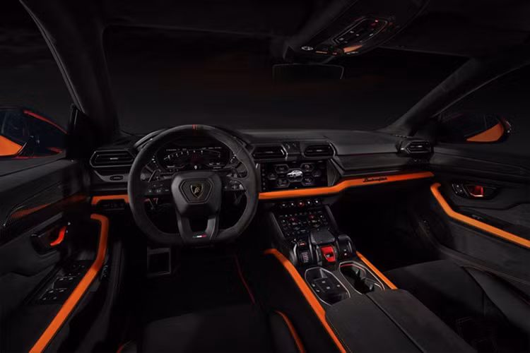 Tại Việt Nam, khách hàng đặt mua xe Lamborghini Urus SE sẽ có giá rất hữu nghị chỉ từ 14,79 tỷ đồng, mức giá này chưa bao gồm các lựa chọn thêm, cũng như chi phí đăng ký xe. Với giá bán tốt đến vậy, hứa hẹn dòng xe Lamborghini Urus SE sẽ được các đại gia Việt ưa chuộng.