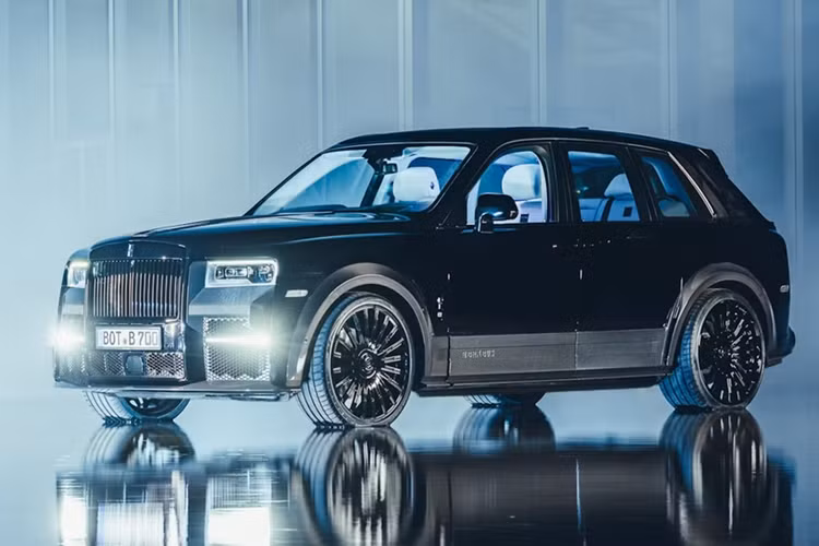 Hãng độ Brabus được biết đến thông qua các tác phẩm độ được thực hiện trên dòng xe Mercedes-Benz, thỉnh thoảng Brabus cũng nâng cấp cá nhân hoá một số xe đến từ châu Âu; đặc biệt nhất vẫn là chiếc xe Rolls-Royce Cullinan siêu sang trong bài viết này.