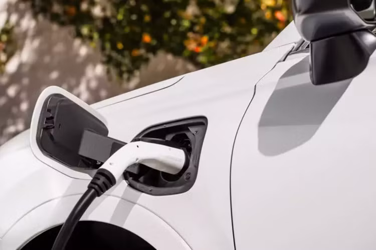 Theo hãng Honda, mẫu xe này phù hợp với việc chạy loanh quanh trong thành phố. Trong khi đó, hệ thống hydro phát triển cùng với đối tác General Motors (GM) sẽ làm nhiệm vụ trong những chuyến đi dài hơn.