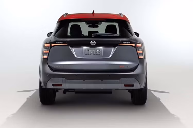 Nissan Kicks 2025 sẽ được mở bán tại tất cả các đại lý tại Mỹ ngày từ mùa hè năm nay. Chưa rõ liệu Nissan Kicks dành cho các khu vực khác như Đông Nam Á nói chung và Việt Nam nói riêng có được áp dụng những thay đổi về mặt thiết kế như xe ở Bắc Mỹ hay không.