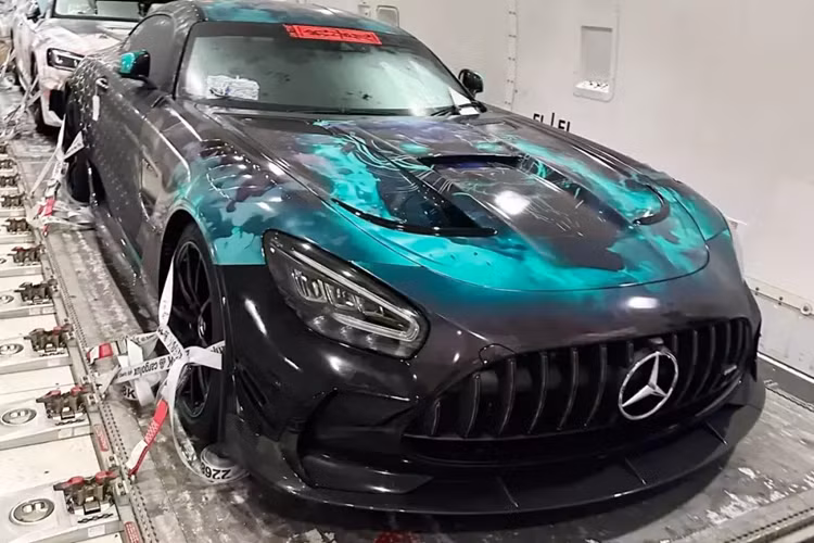 Đội hình xe tham dự Gumball 3000 2024 đã được chúng tôi liệt kê khá nhiều, và sẽ thật sự là thiếu sót lớn khi bỏ qua dàn xe hệu năng cao Mercedes-AMG sẽ góp mặt tại hành trình siêu xe lớn nhất thế giới, diễn ra trong năm nay này.