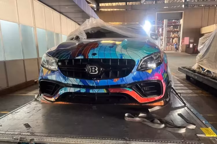 Soi doi xe hieu nang cao Mercedes-AMG tham du Gumball 3000 2024