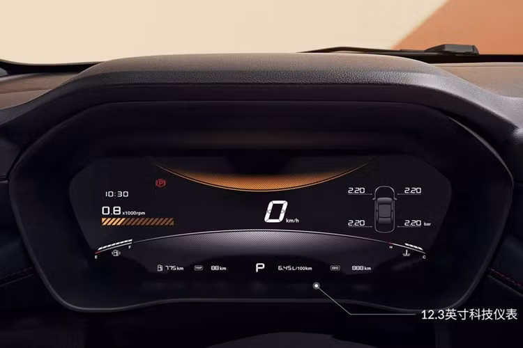MG5 facelift đã được tăng thêm 40 mm chiều dài so với phiên bản tiền nhiệm, kéo dài tới 4.715 mm. Các kích thước còn lại vẫn được giữ nguyên, bao gồm chiều dài cơ sở 2.680 mm. Bên trong cabin của MG5 bản nâng cấp cũng đã được đại tu thiết kế, theo phong cách đối xứng.