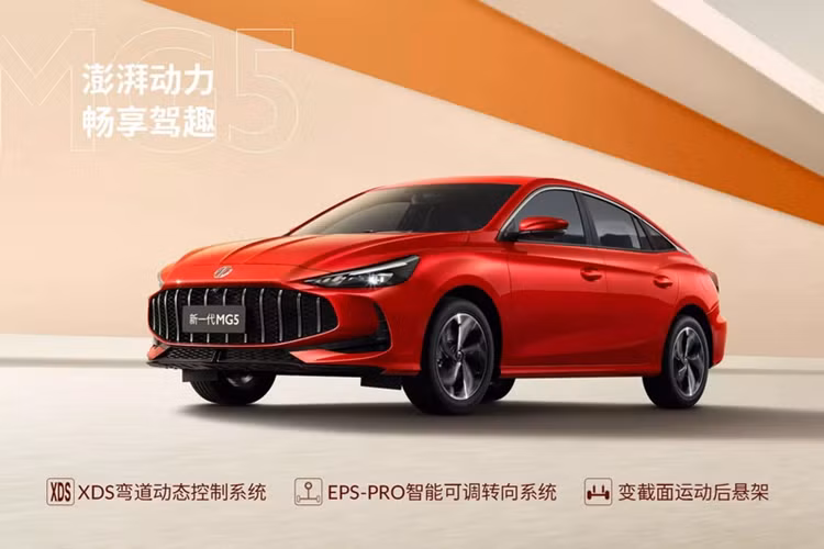 Trên bản cập nhật, mẫu xe sedan MG5 2025 có những thay đổi về thiết kế ngoại thất, được lấy cảm hứng từ mẫu MG7 cao cấp hơn bên cạnh nhiều nâng cấp mới cho nội thất.