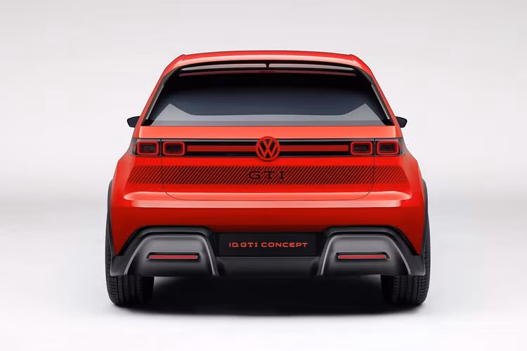 Volkswagen còn đang cân nhắc bổ sung bố cục màn hình và âm thanh động cơ để tạo cảm giác giống với GTI chạy xăng. Bản sản xuất hoàn thiện dự kiến sẽ ra mắt năm 2026. Hãng cũng mong muốn giá xe sẽ được duy trì ở mức thấp, khởi điểm khoảng 33.000 USD (khoảng 805 triệu đồng).