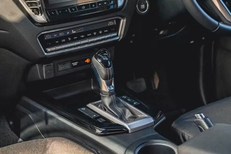 Mức giá xe Isuzu D-Max Mudmaster hiện có sẵn để đặt hàng tại Anh với giá khởi điểm là 36.495 bảng Anh (47.100 USD) cho bản số sàn và 38.495 bảng Anh (49.679 USD) cho biến thể số tự động, rẻ hơn so với phiên bản Isuzu D-Max Steel sản xuất giới hạn.