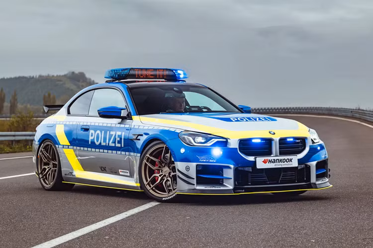 Hãng độ AC Schnitzer mới đây đã cho ra mắt mẫu xe thứ 8 là BMW M2 Polizei bản cảnh sát, chương trình này nằm trong chiến dịch “Tune it! Safe!” với sự ủng hộ hoàn toàn của chính quyền Đức.