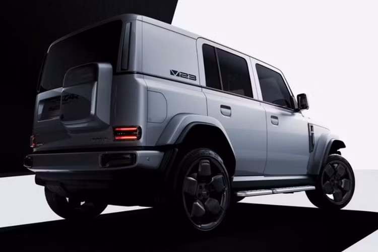 Có ba cấu hình có sẵn (2 RWD và AWD), trong đó, bản AWD có động cơ phía trước bổ sung 55 kW (74 mã lực) cho tổng công suất 211 mã lực và mô-men xoắn 292 Nm, với pin lithium ba thành phần 81,76 kWh cung cấp phạm vi hoạt động 501 km cho mỗi lần sạc đầy.