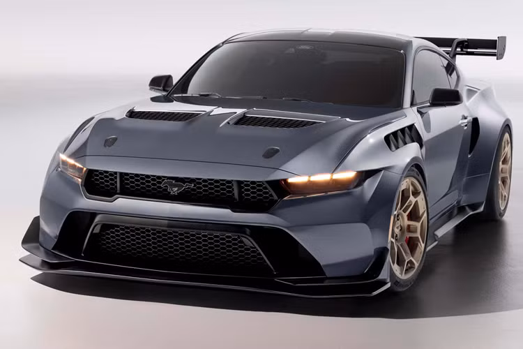 Với mức giá xe Ford Mustang GTD 2024 khởi điểm được công bố mới ở mức 325.000 USD, mẫu xe thể thao hiệu năng cao này dành cho những người đam mê Mustang cũng như mong muốn sở hữu một chiếc xe đua độc đáo.