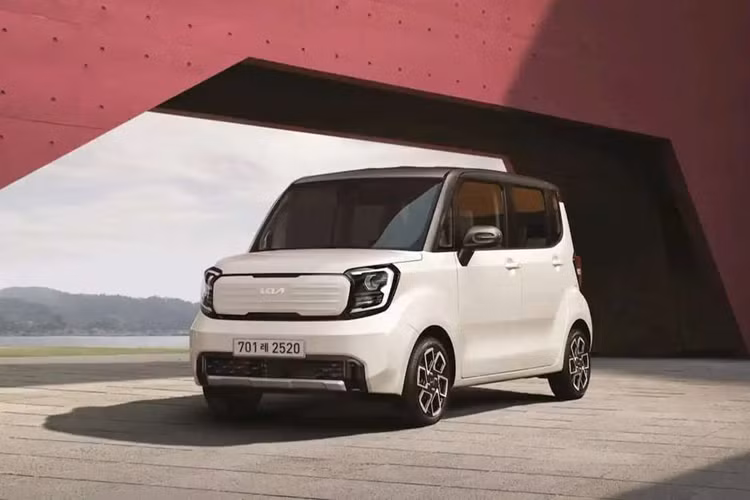 Hãng xe Hàn Quốc cho biết tất cả các phiên bản Kia Ray EV 2025 chạy điện đều được cung cấp các gói Drive Wise II và Style. Gói Drive Wise bổ sung các tính năng hỗ trợ lái xe an toàn tiên tiến ADAS, như cảnh báo thoát hiểm an toàn và hỗ trợ tránh va chạm điểm mù.