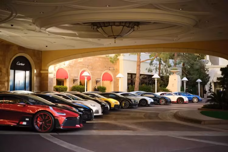 Dan xe khung Bugatti tri gia hon 1.000 ty dong tai F1 Vegas-Hinh-2