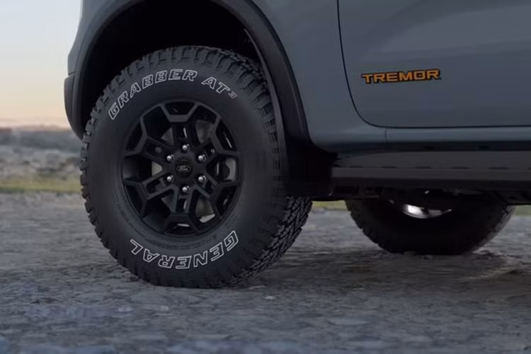 Chế độ lái Rock Crawl cũng là một điểm nâng cấp đáng giá trên Everest Tremor. Trước đây, tính năng này là trang bị độc quyền chỉ có trên Ranger Raptor.
