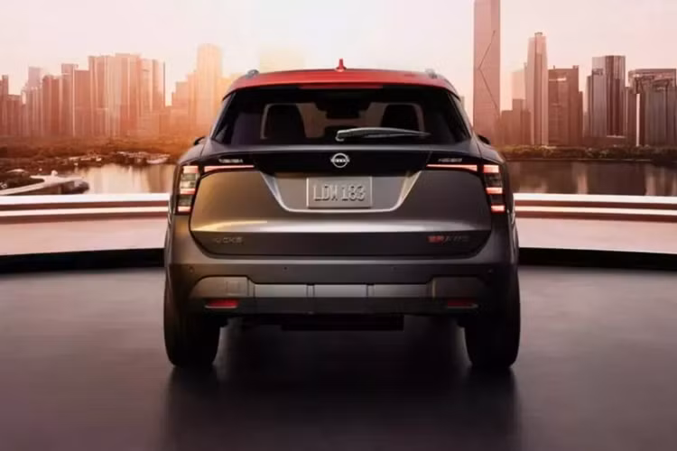Hiện giá xe Nissan Kicks 2025 tại thị trường Mỹ vẫn chưa được công bố. Xe sẽ bắt đầu được bán ra tại thị trường Mỹ và Canada vào cuối mùa hè năm nay. Chưa rõ liệu Nissan Kicks dành cho các khu vực khác như Đông Nam Á nói chung và Việt Nam nói riêng có được áp dụng những thay đổi về mặt thiết kế như xe ở Bắc Mỹ hay không.