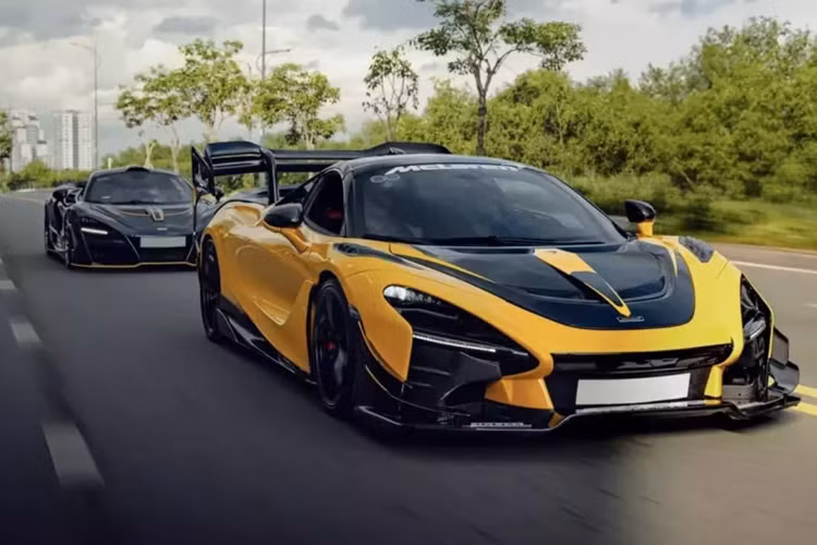 Thú vị ở chỗ là màu sơn của 2 chiếc siêu xe McLaren 720S ở Việt Nam và Campuchia sau khi độ lên body kit của bản Senna GTR là màu vàng, chưa rõ màu sơn gốc trên siêu xe của nước bạn là gì, còn xe của dân chơi xứ Nghệ là màu đỏ.