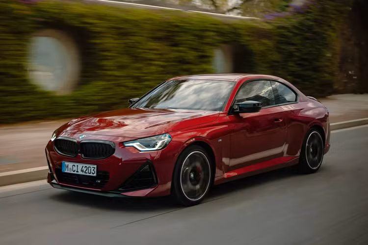 BMW 2-Series hiện đang được giới chuyên môn công nhận là một sản phẩm tốt nhất của hãng xe Đức và càng trở nên hoàn thiện hơn sau mỗi lần cập nhật, và phiên bản BMW 2-Series Coupe 2025 mới ra mắt lần này là một ví dụ.