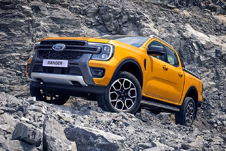 Đối với thị trường Việt Nam, mẫu xe Ford Ranger Wildtrak V6 này sẽ khó về nước ta bởi động cơ V6 3.0L bị áp thuế nhiều hơn so với 2.0L Bi-Turbo, nên giá bán cao sẽ khó tiếp cận với người tiêu dùng Việt.