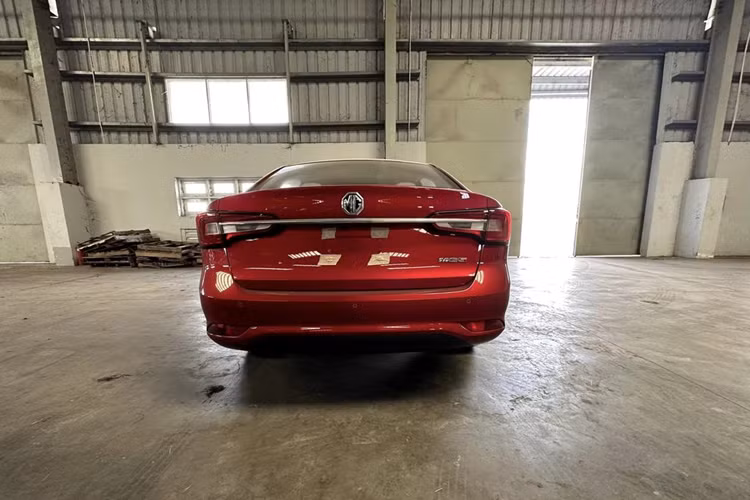 Trên thực tế, New MG5 đang bán tại Việt Nam hoàn toàn không có điểm chung với MG5 hiện đang bán trên thị trường, bởi thực tế đây là 2 mẫu xe khác nhau và chỉ được dùng chung tên gọi khi bán ngoài thị trường Trung Quốc. New MG5 đang bán tại Việt Nam thuộc thế hệ thứ 2, còn có tên gọi khác là Roewe Ei5.